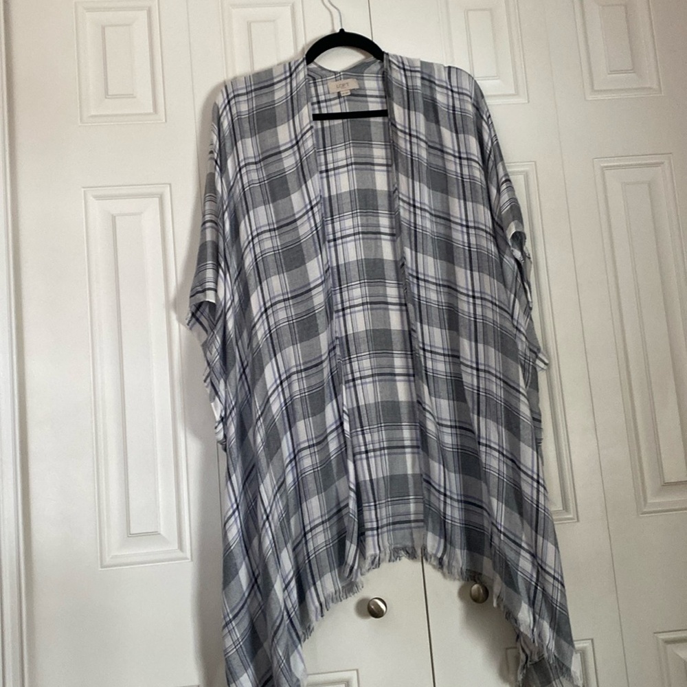 Kimono mid length one size fits most light flannel in blue tones from the Loft